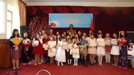 Chương trình "Hoa xuân dâng mẹ" mừng ngày 8/3 trong cộng đồng người Việt tại Nga - ảnh 7